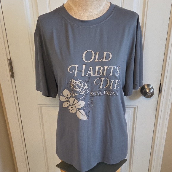 Tops - Old Habits D!e Screaming Gray Rose Short Sleeve Tshirt